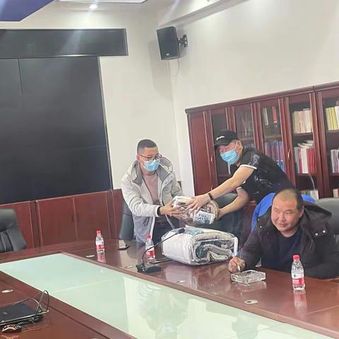 支部关怀送温暖 慰问党员暖人心