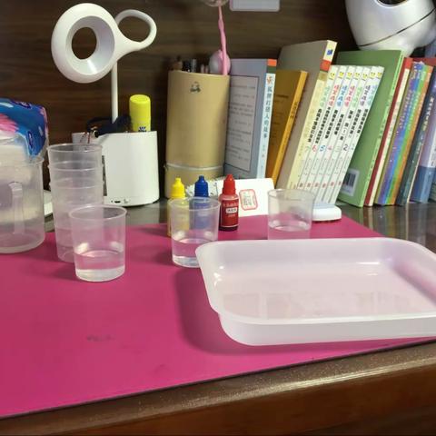 我的科学小实验一一一彩色的人造雪金师附小三（7）班40号张予芊