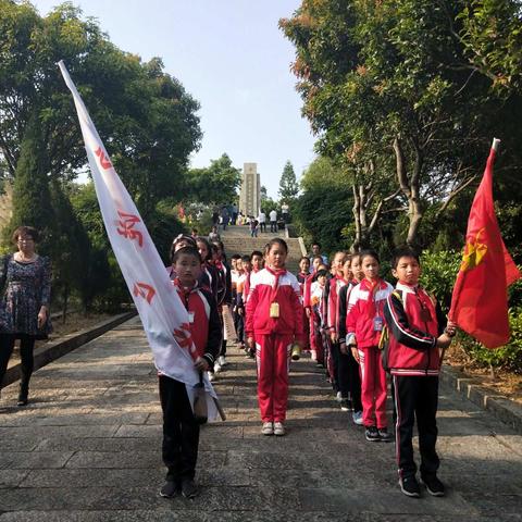 圭峰小学开展“缅怀革命先烈 传承红色精神”清明节系列活动