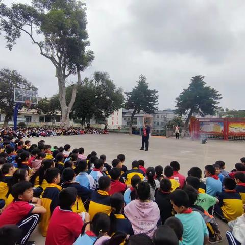 消防培训进校园  欢乐无穷学消防---白石水镇中心小学消防安全应急演练