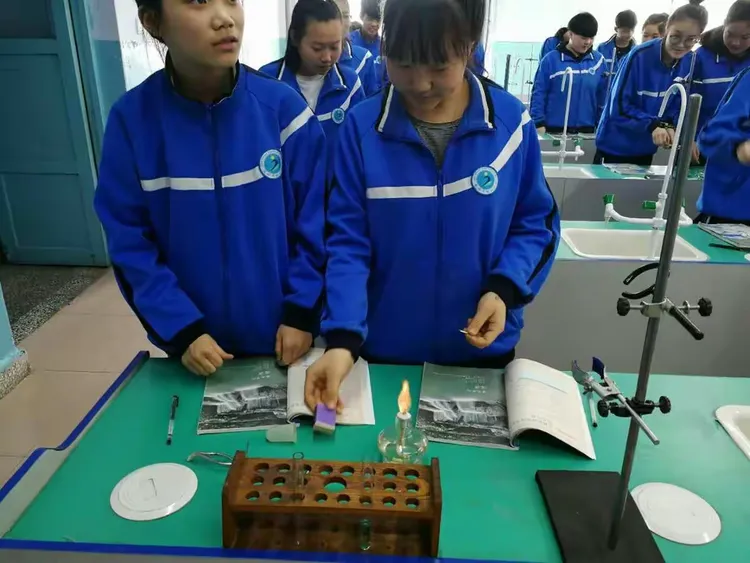 富锦市锦山中学