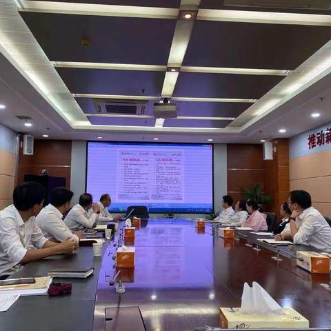 宿迁分行营业部周例会带领全体员工学习《扬子清风“九九”廉洁红线》