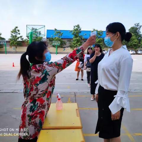 正定县高平小学六年级复学复课、升旗活动