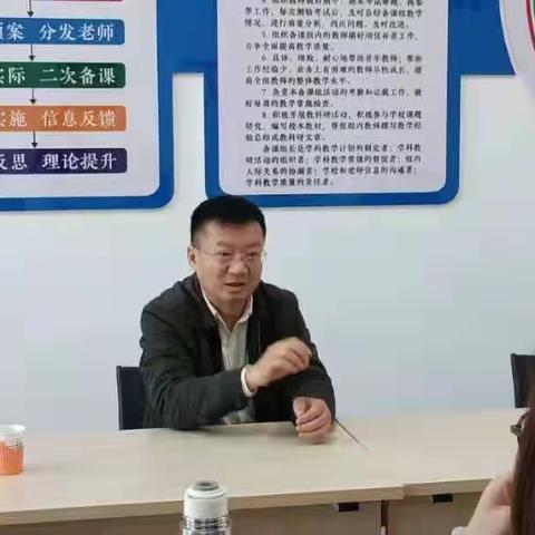 把脉课堂问诊  指导教研寻方——记初中政治备课组活动