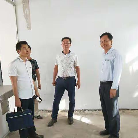 市教育局领导到市八中进行开学工作调研