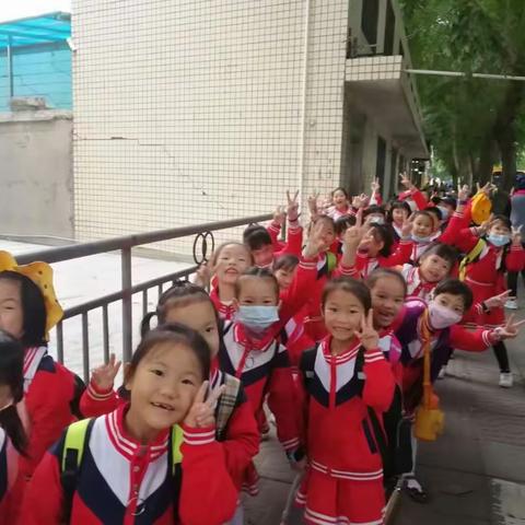 “游中有学，学有所得”——记海口市英才小学一（4）班研学旅行社会实践活动