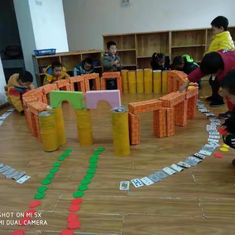 九龙学校幼儿园中四班区域活动“区域常态化   课程游戏化”——区域游戏主题活动