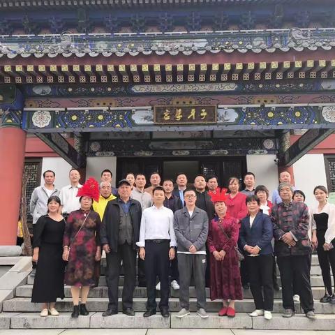 “关中河山百二，以终南为最胜；﻿终南千峰耸翠，以楼观为最佳。”