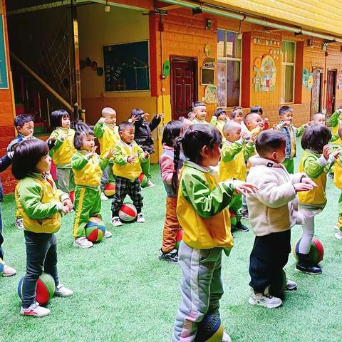 小苹果🍎幼儿园  睿智中三班家长交流会