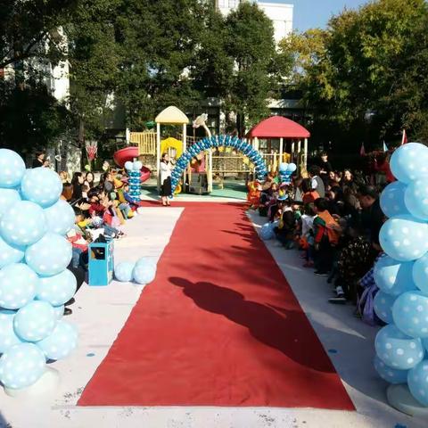 “变废为宝，我型我秀”――秀城幼儿园小班组“亲子环保时装秀”