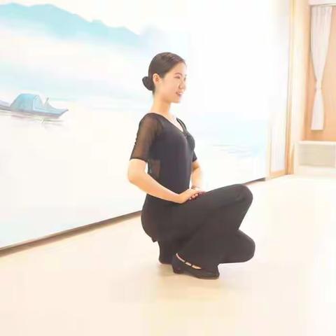 正确的蹲姿
