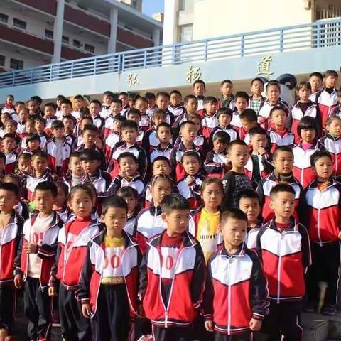 小小的我们，大大的能量——记石斋小学一年(1)班运动会