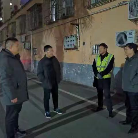 寒风虽凛冽，温暖如人心———驻马店经济开发区高级中学董事长崔强同志带队深入寝室指导工作