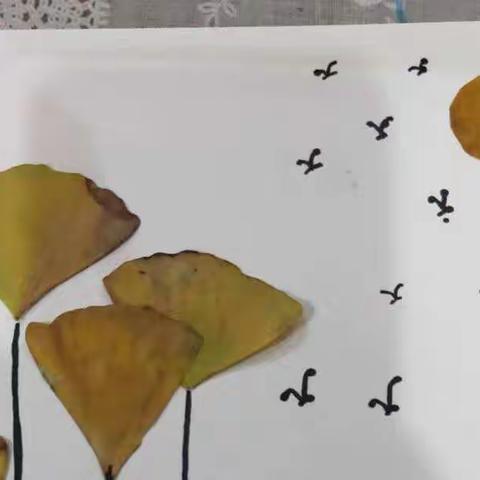 留住秋天，留住美好----中六班亲子活动树叶贴画（副本）