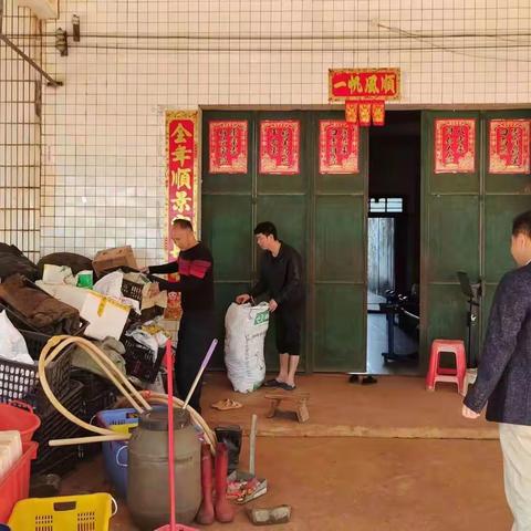 镇中社区开展“清洁家园 灭蚊防病”爱国卫生