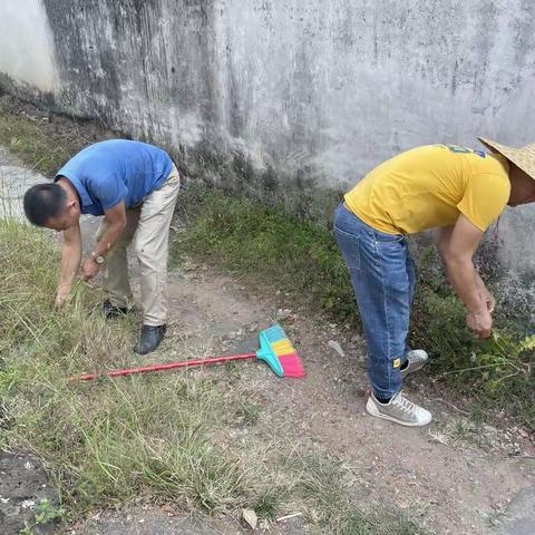 镇中社区开展爱国卫生运动环境卫生大扫除义务劳动