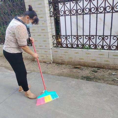镇中社区开展爱国卫生运动暨人居环境整治工作