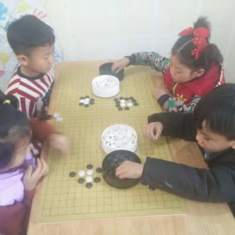 围棋课授课内容:摆题训练教学目标:提高孩子专注力、观察能力、复习旧知、巩固练习