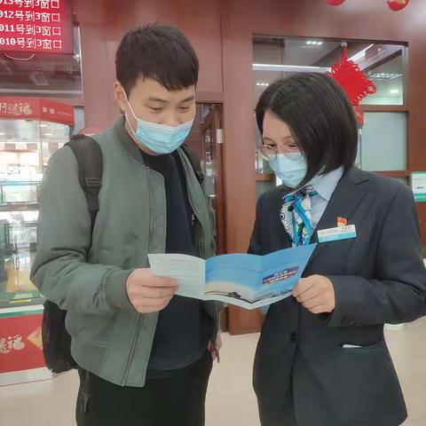 农行龙霞支行落实开展场内外大额现金管理宣传