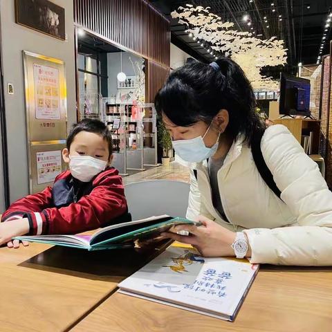 《书香为伴，快乐成长》小鹿斑比本月主题活动