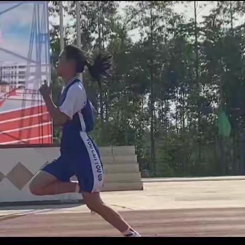 挥洒汗水  喜获佳绩——热烈祝贺大洋二中田径代表队在桂平市第十六届中学生田径运动会获（南区）初中组团体总分第四名