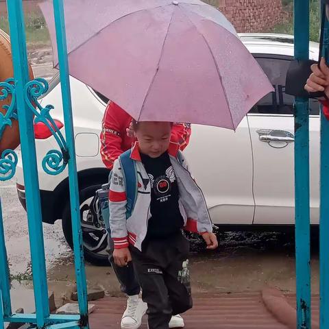 喜洋洋幼儿园雨天温暖的一暮