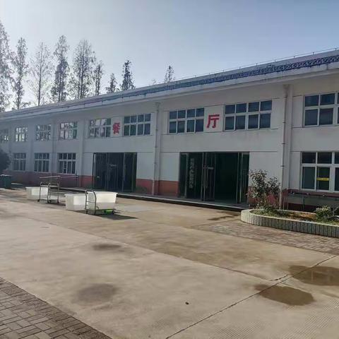 学生围餐
