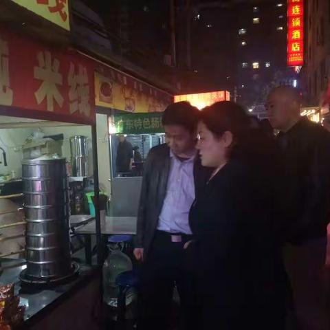 小寨路街道治污减霾坚持夜查不放松