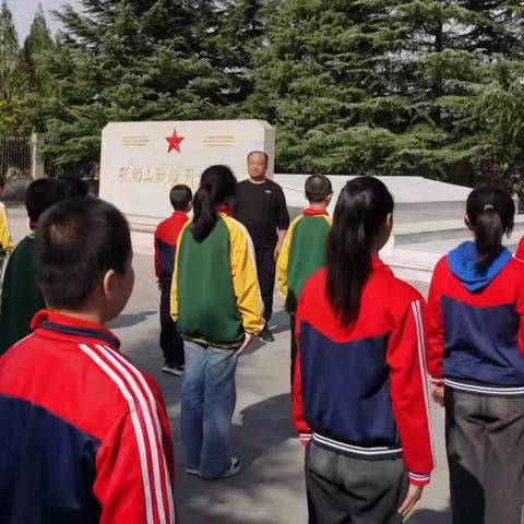 重阳祭扫    缅怀先烈——阳邑镇柏林学校开展重阳节祭扫缅怀先烈活动