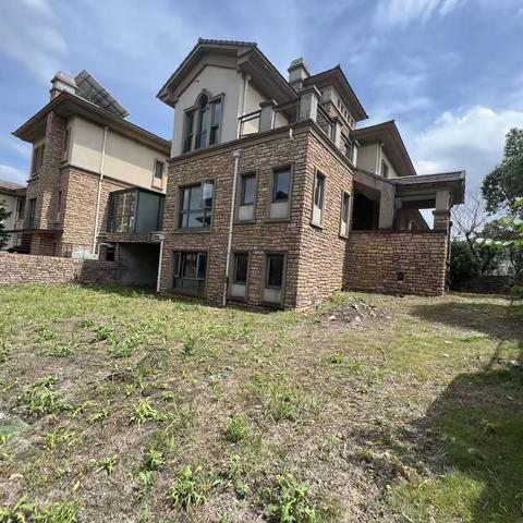 湾里 院子500平 类独栋别墅 326㎡ 地上3层 总价560W