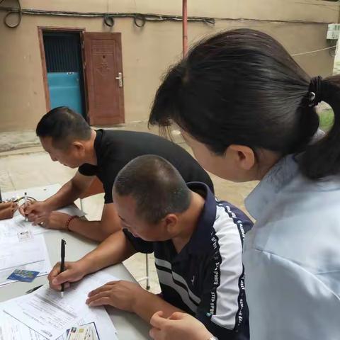 高校支行携手分行第五支部周六持续外拓营销纪实