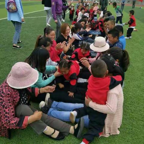 孩子们快乐的成长，谢谢辛苦的老师们！🌹🌹🌹