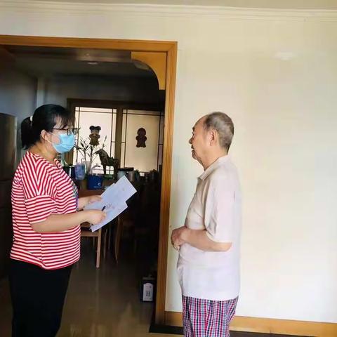 张家村街道交通社区开展垃圾分类入户宣传活动