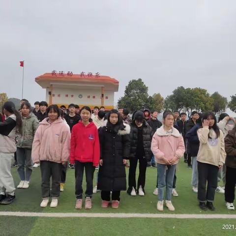 九四班迎着阳光明媚向前