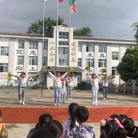 光荣劳动，童心飞扬——凌云小学国旗下才艺展示（七）