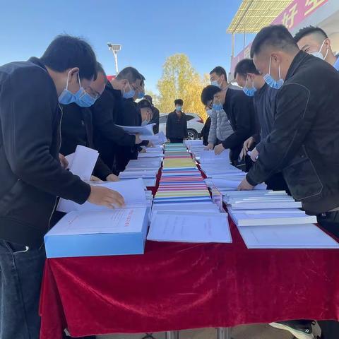 召开全县村户台账资料整理现场观摩活动