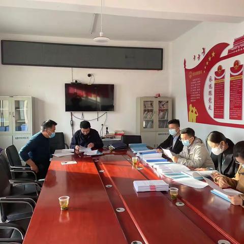 审核村户级台账资料整理情况