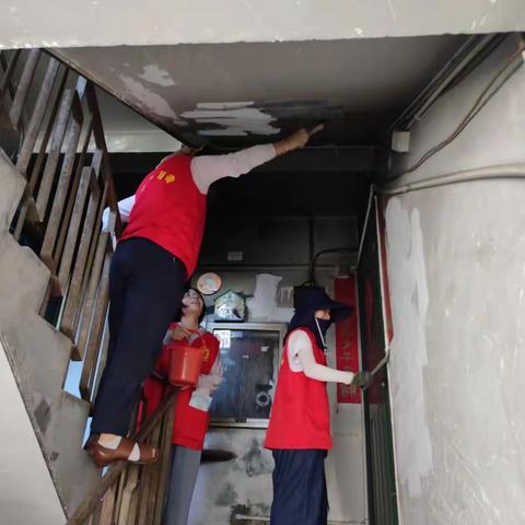 开展周末“护河爱水，清洁家园”活动