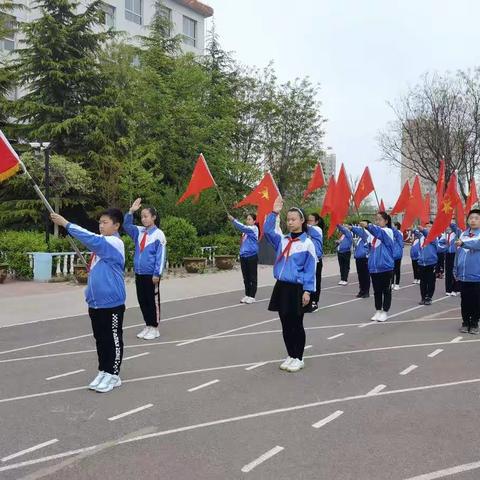 建党百年正青春，初心如磐勤读书