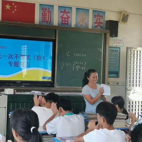 卓越教师工作室举行同课异构活动