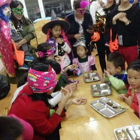 万圣节，狂欢的夜。苗苗2班