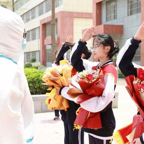 共筑抗疫防线  感恩真情守护———聊城九中开展致敬医务工作者主题教育活动