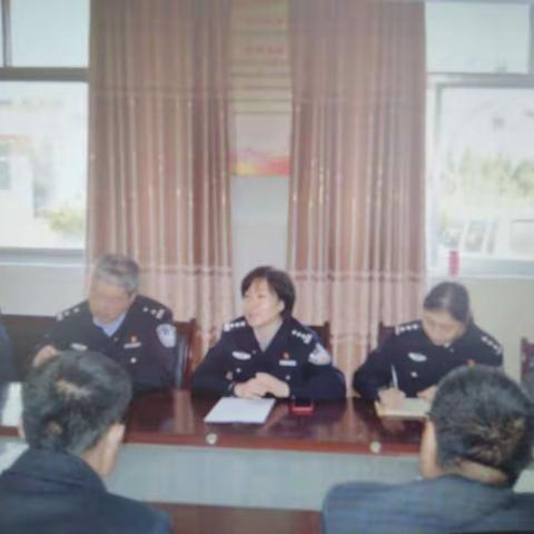警校共建  改进作风————市交警支队到道口铺学区进行解放思想大讨论征求意见活动