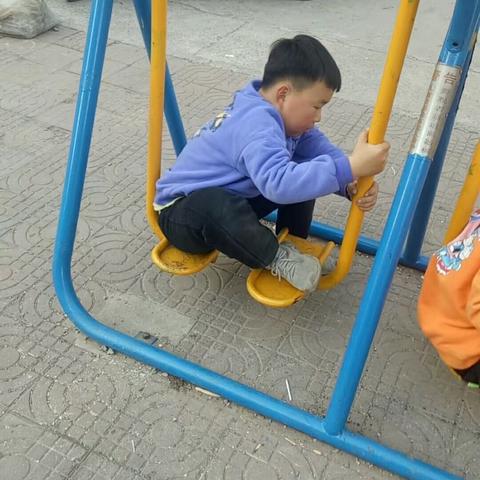 孩动健身，牛壮新运一一安阳市钢三路小学一年级六班家庭健身系列活动