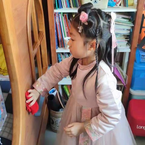 孩动健身，牛壮新运一一安阳市钢三路小学一年级六班家庭健身系列活动