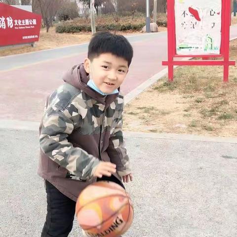 孩动健身，牛壮新运一一安阳市钢三路小学一年级六班家庭健身系列活动