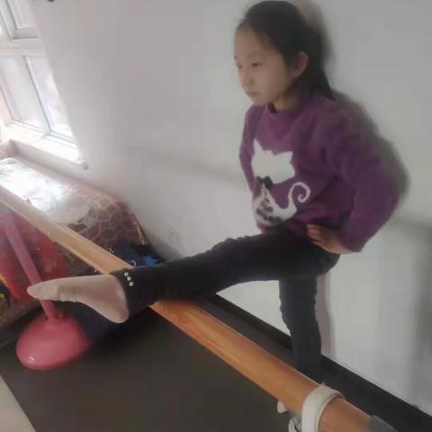 孩动健身，牛壮新运一一安阳市钢三路小学一年级六班家庭健身系列活动