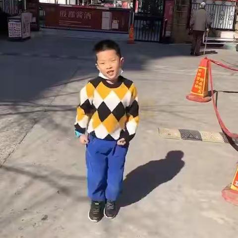 孩动健身，牛壮新运一一安阳市钢三路小学一年级六班家庭健身系列活动