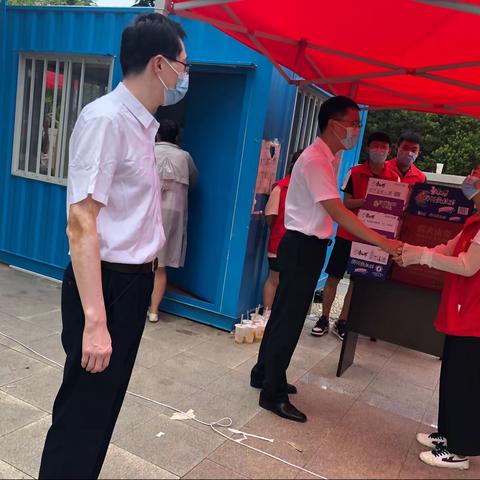 恒丰银行莱州支行慰问疫情防控一线工作者