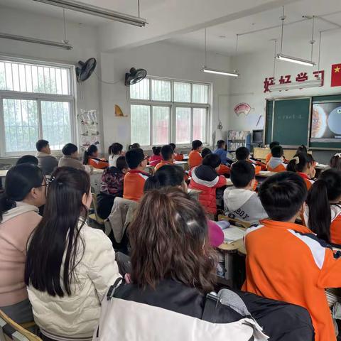 【杨絮因风起，春花向日倾】“以趣促学”语文课堂教学模式研究工作室听评课教研活动